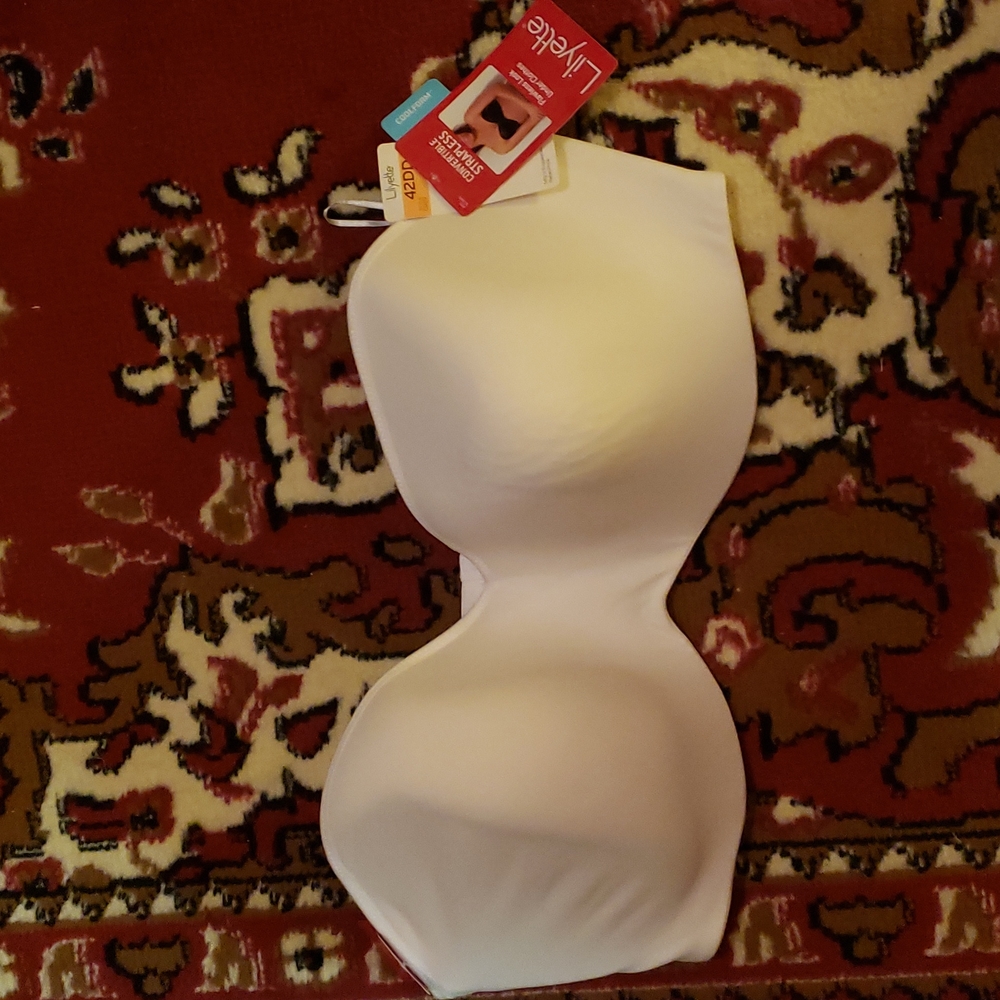 BRAND NEW SIZE 42DD WHITE BRA